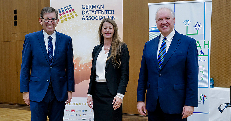 Die Gastgeber der Diskussionsveranstaltung von links nach rechts: Direktor Thomas Horn (Regionalverband FrankfurtRheinMain), Vorstandsvorsitzende Anna Klaft (GDA e.V.) und Präsident Ulrich Caspar (IHK Frankfurt am Main) 