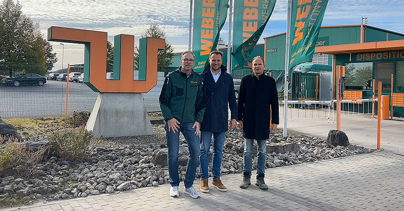 GDA visits Weber Betonwerk: Michael Klaus, Robin Hillesheim and Stefan Schneider in front of the company building in Ippesheim.