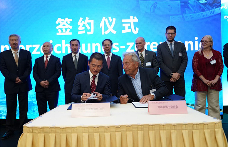 Unterzeichnungszeremonie der Freundschaftvereinbarung zwischen der GDA und der Kanzlei für Industrie und Informationstechnologie der Provinz Guizhou 