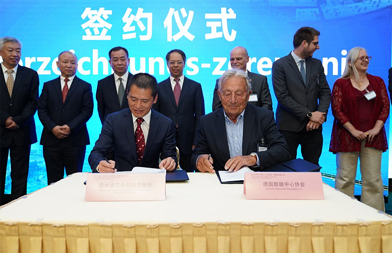 Unterzeichnungszeremonie der Freundschaftvereinbarung zwischen der GDA und der Kanzlei für Industrie und Informationstechnologie der Provinz Guizhou 